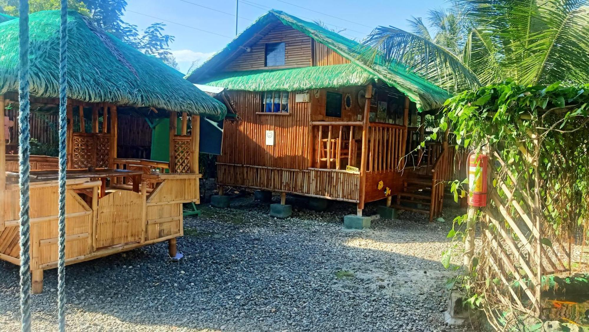 Moalboal Bamboo House / Rooms Экстерьер фото